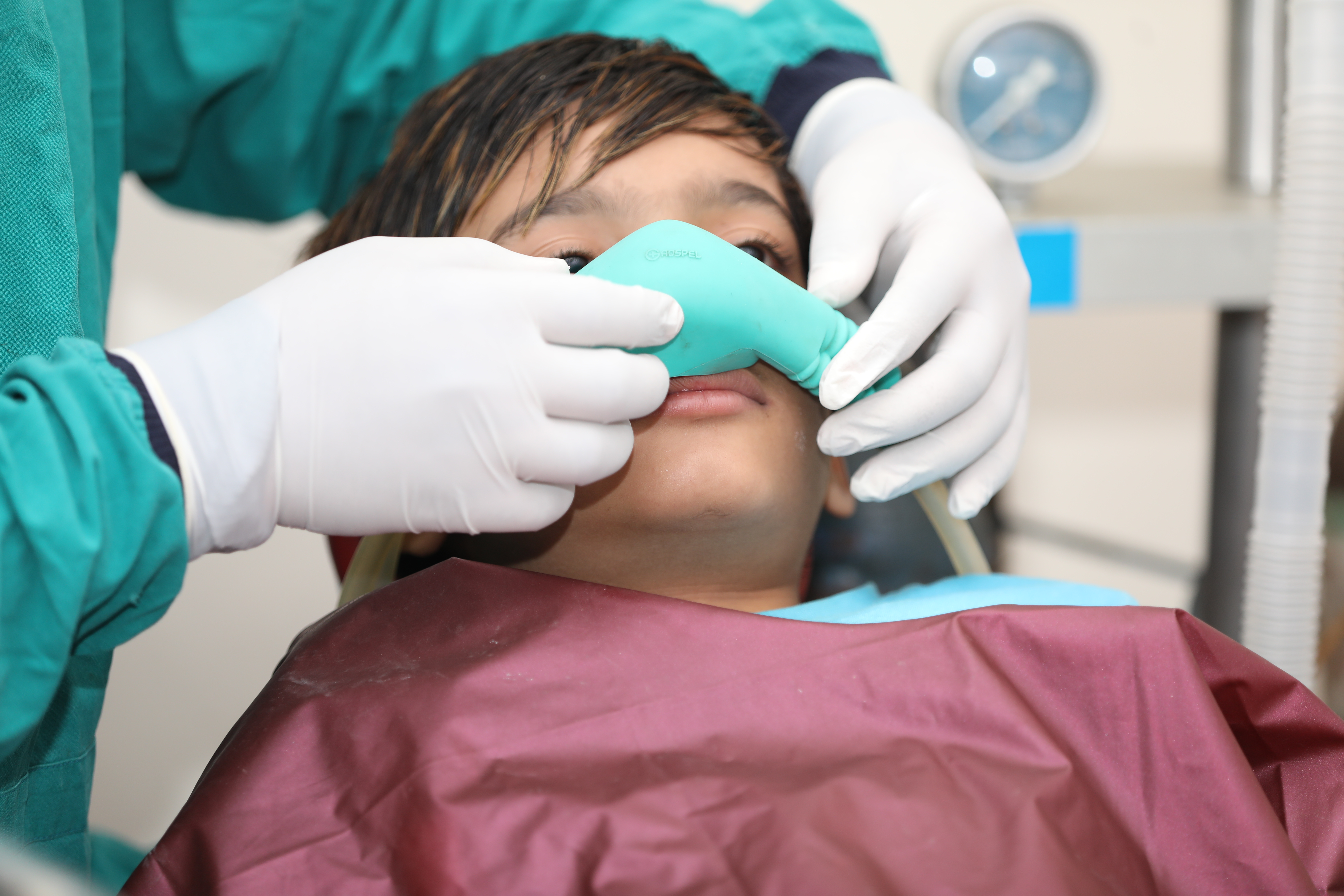Treatment under laughing gas sedation